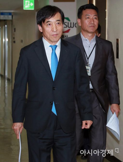 [포토]이주열 한국은행 총재, 경제현안간담회 참석
