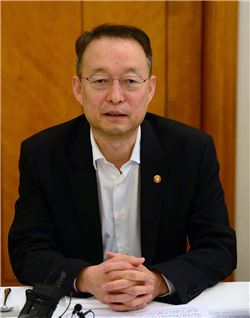 백운규 장관 "친환경 에너지 믹스로의 전환 필요"