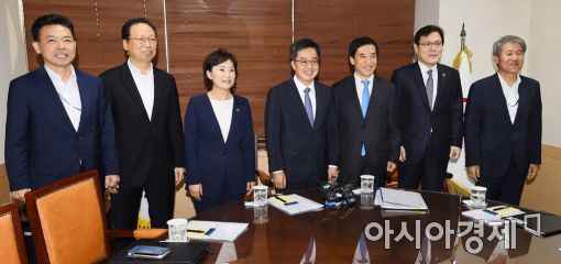 [포토]웃음꽃 핀 경제현안간담회