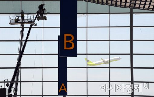 [포토]개장점검에 분주한 인천공항 제2여객터미널