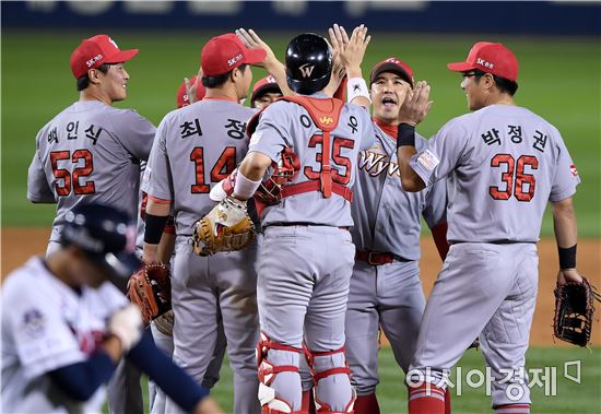 [포토]SK, '두산에 8-6 승리…2연승'