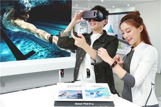 기어 핏2 프로와 VR 위드 컨트롤러