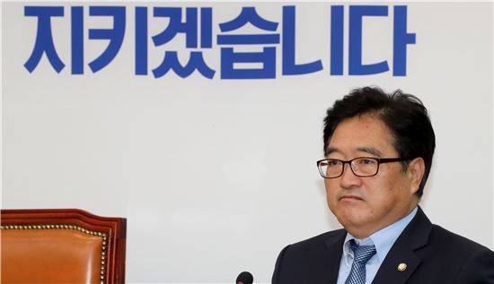 與, 비공개 의총서 "김명수 표결 총력대응 다짐"