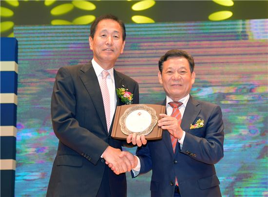 윤장현 광주시장, 한국알프스(주) 창립 30주년 기념행사 참석