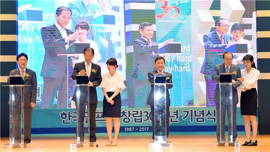 윤장현 광주시장, 한국알프스(주) 창립 30주년 기념행사 참석