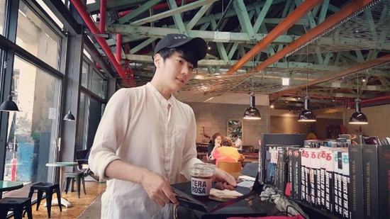 '외모지상주의' 박태준, 훈훈함 가득 일상 모습 '눈길'..."커피 맛있음"