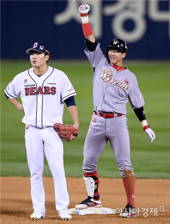 [포토]선취 2타점에 엇갈린 희비