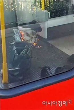 英 런던 지하철 열차서 폭발…경찰 "테러사건"(종합)