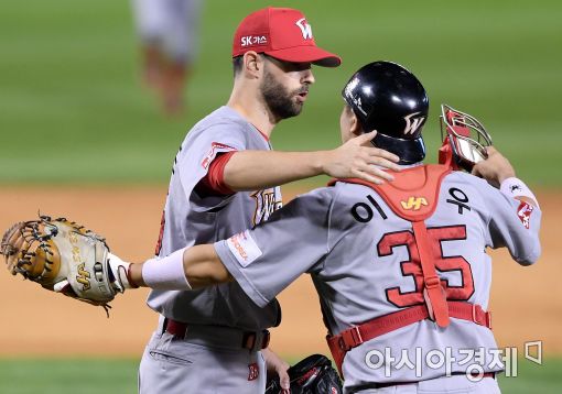 [포토]다이아몬드, '두산 상대로 5-0 완봉승'