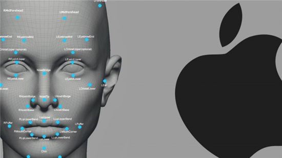 애플은 '아이폰X'에 전통적인 지문인식 시스템을 제거하고 대신 얼굴인식 시스템을 탑재했다. 적외선 카메라로 이용자의 얼굴에 3만여개의 점을 투사한 다음, 얼굴의 굴곡을 인식해 이를 3D정보로 만들어 내고 이를 잠금해제를 위한 '열쇠'로 활용한다.