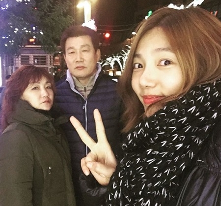 ‘SNL9’ 이채영, 누구 닮아 예쁜가 봤더니? ‘어머니와 붕어빵’