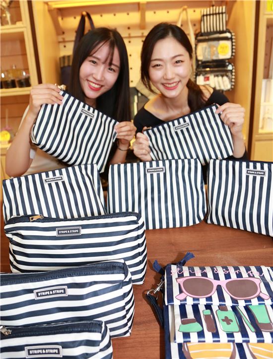 AK플라자, 10만원 이상 고객 선착순 트래블 파우치 증정