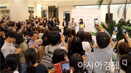 광주신세계, '빈치스벤치' 홍보모델 공효진 팬싸인회