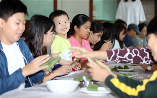 [포토]송편만들기 즐거워요  