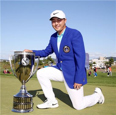 리처드 역전우승 "코리언투어 무혈 입성"