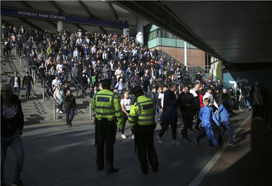 [포토]되살아난 런던 악몽…英지하철 테러 최소 30명 부상