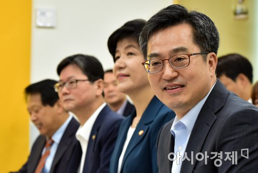 [포토]환하게 웃는 김동연 경제부총리