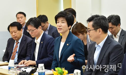 [포토]모두발언하는 김영주 고용노동부 장관