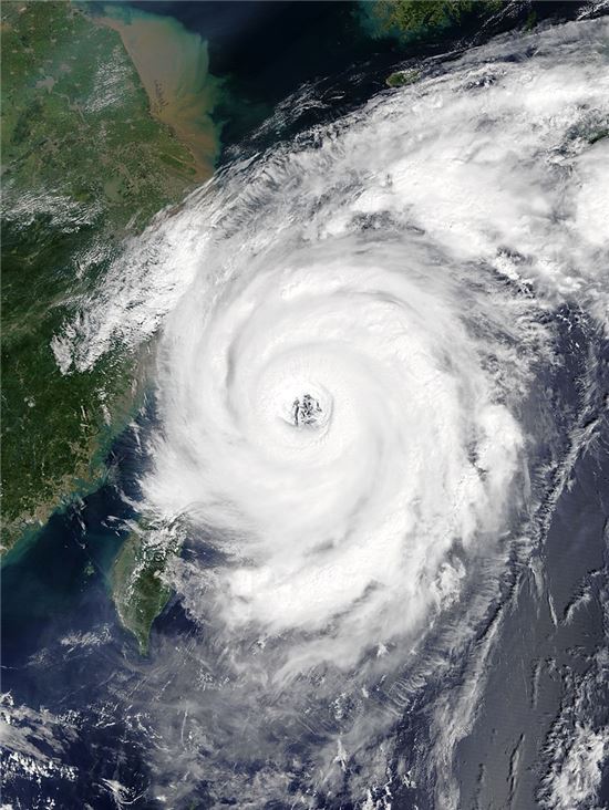 태풍 탈림 모습(사진=NASA 위성사진)