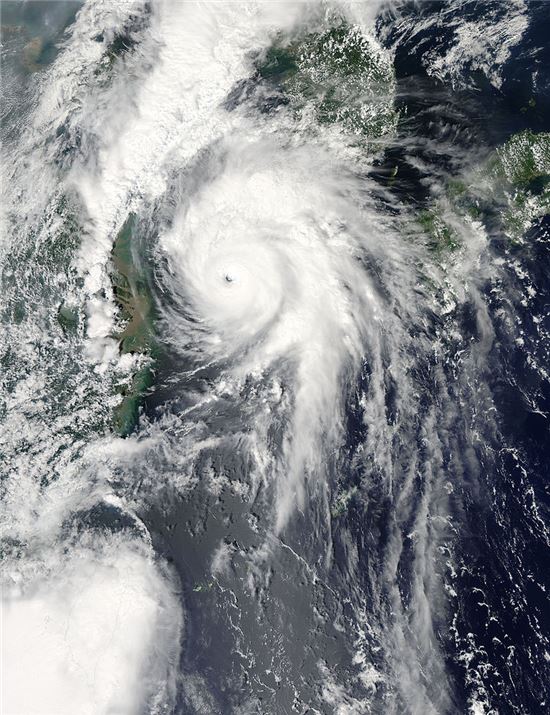 지난 2010년, 수도권 일대를 강타했던 태풍 곤파스 모습(사진=NASA 위성사진)
