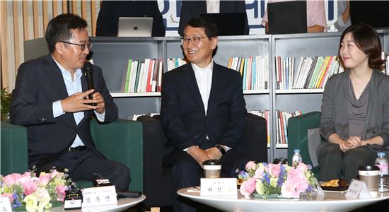 김동연 부총리, 신한銀 직원들과 여성고용 간담회 개최