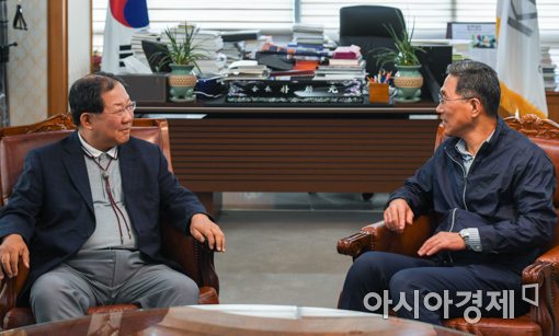 [포토]경총 방문한 김주영 한국노총 위원장