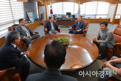 [포토]한자리에 모인 경총-한국노총