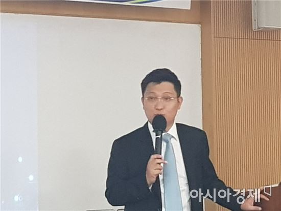곽종윤 KGP 대표가 18일 오후 서울 여의도에서 기업설명회를 열고 향후 신사업 방향에 대해 설명하고 있다.