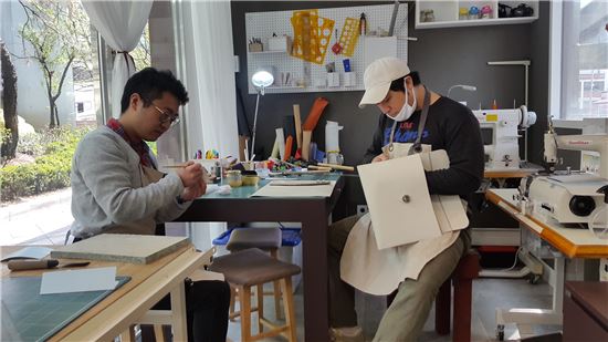 성동구 수제화· 가죽공예 예비 장인 창업 성공