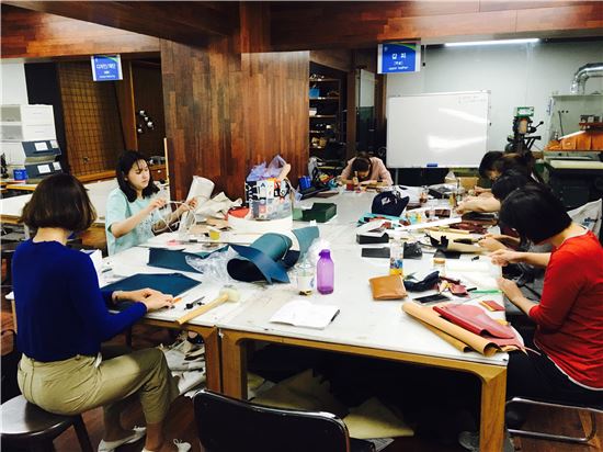 성동구 수제화· 가죽공예 예비 장인 창업 성공