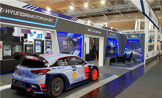 현대위아가 18일(현지시간) 독일 하노버에서 열린 공작기계 전시회 'EMO 하노버 2017'에 현대차 WRC 랠리카와 랠리카 체험존을 설치했다.



