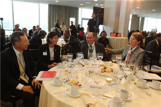 황창규 KT 회장, UN사무총장에 감염병 확산방지 참여 촉구