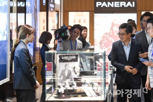 [포토]인천공항 면세점 찾은 김동연 경제부총리