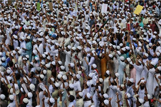 미얀마와 무장투쟁 본격화하는 로힝야족, 동남아의 'IS' 될까?