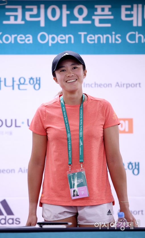 [포토]기자회견하는 한나래