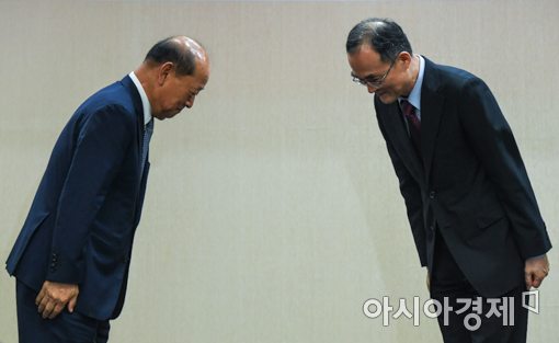 [포토]문무일-송두환, '잘부탁드립니다' 검찰개혁 본격 가동