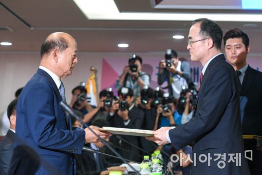 [포토]검찰개혁위원장에 송두환 전 헌법재판소 재판관
