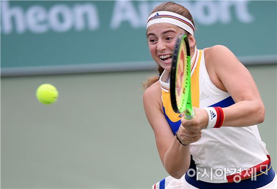 [포토]오스타펜코, '힘이 느껴지는 포핸드 공격'