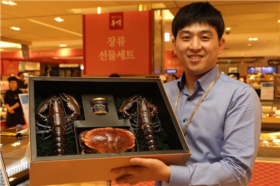 [포커스人]랍스터·흑망고에 제철 농산물…"올 추석 특별함으로 승부" 