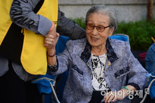 '초인종 의인'·위안부 피해자 김복동 할머니, '서울의 얼굴' 됐다