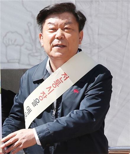 박성택 "문어발식 확장 정리"…유통산업 새방향 필요