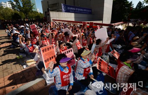 [포토]홍대 청소노동자 생활임금 보장 집회