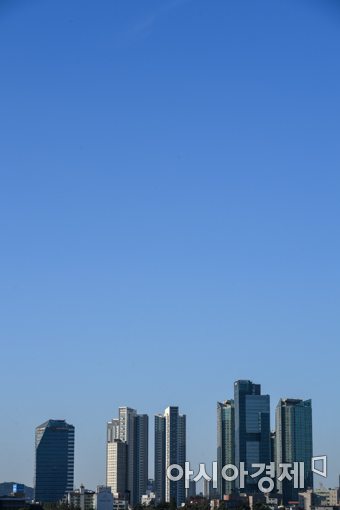 [포토]파란 하늘 되찾은 서울