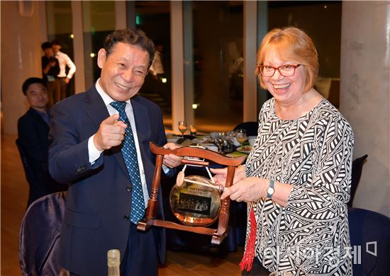 윤장현 광주시장, 유네스코 세계 인권기록 국제학술회의 리셉션 참석