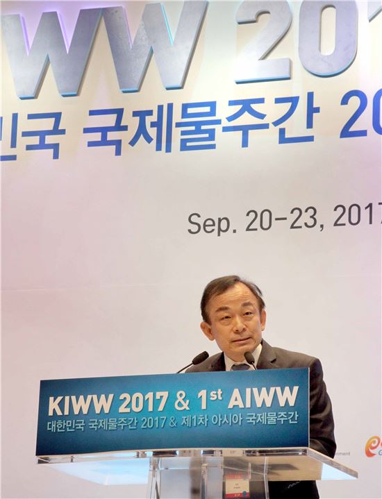 이학수 수자원공사 사장이 20일 '대한민국 국제물주간 2017' 개막식에서 환영사를 하고 있다.