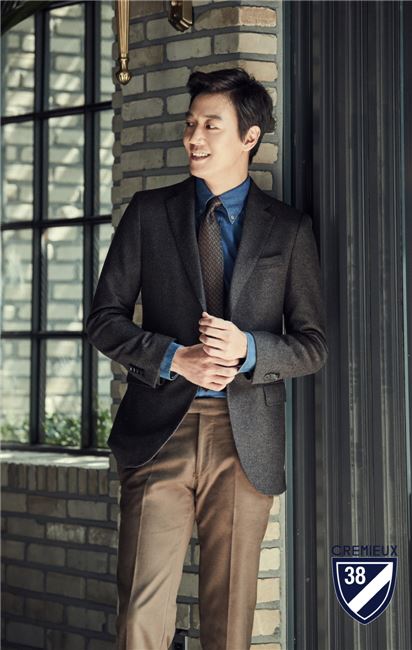 김래원, '여심 저격' 훈훈한 매력 화보 공개