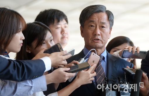 [포토]질문에 답변하는 이종명 전 국정원 3차장