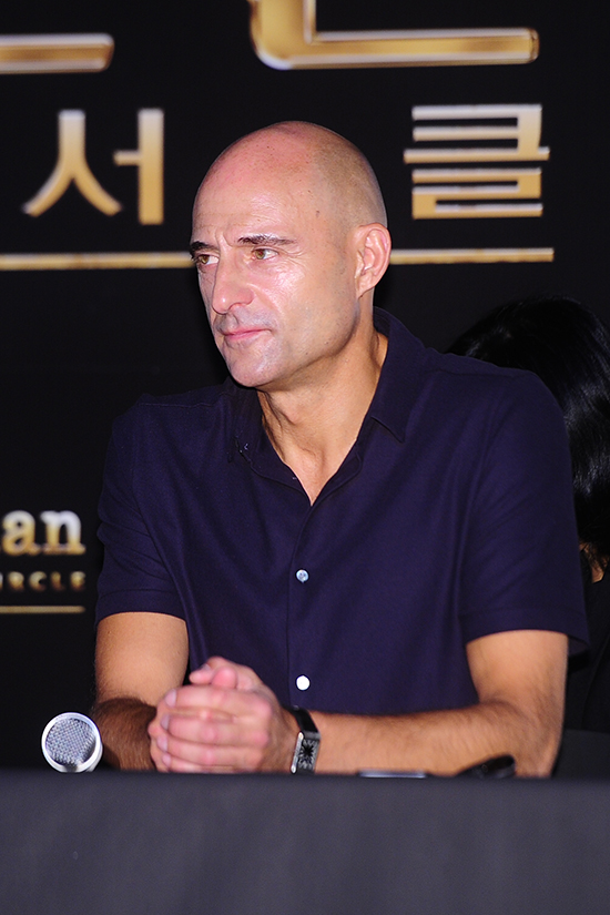 [포토]'킹스맨:골든 서클' 마크 스트롱, 매너하면 빠지지 않지