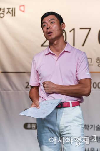 [포토]김용준 프로, 시니어 골퍼를 위한 골프레슨 '우이독경'