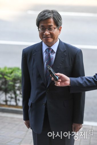 [포토]밝은 모습의 김명수 대법원장 후보자